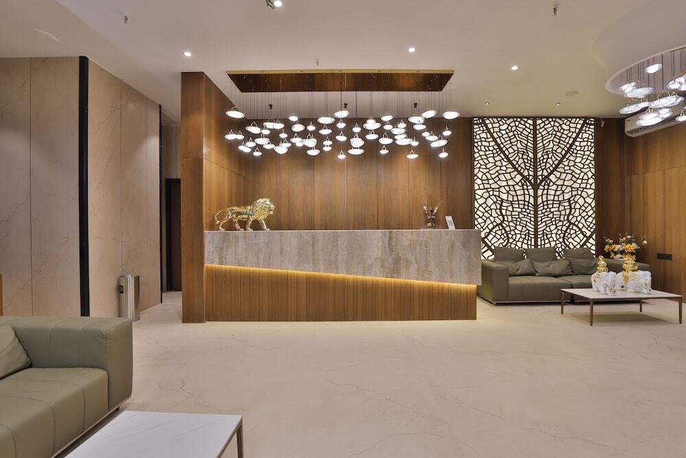 Сурат: Hotel Elements