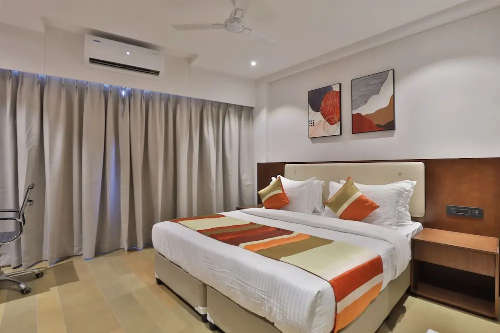 Сурат: Hotel Elements