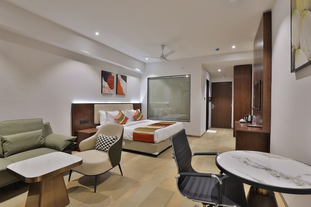Сурат: Hotel Elements
