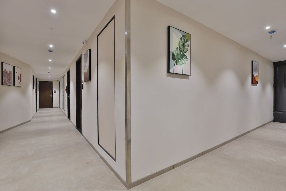 Сурат: Hotel Elements