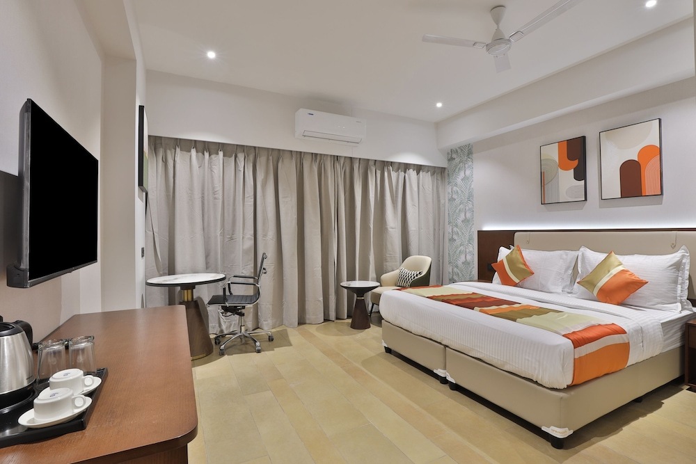 Сурат: Hotel Elements