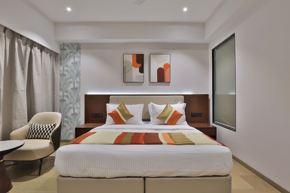 Сурат: Hotel Elements