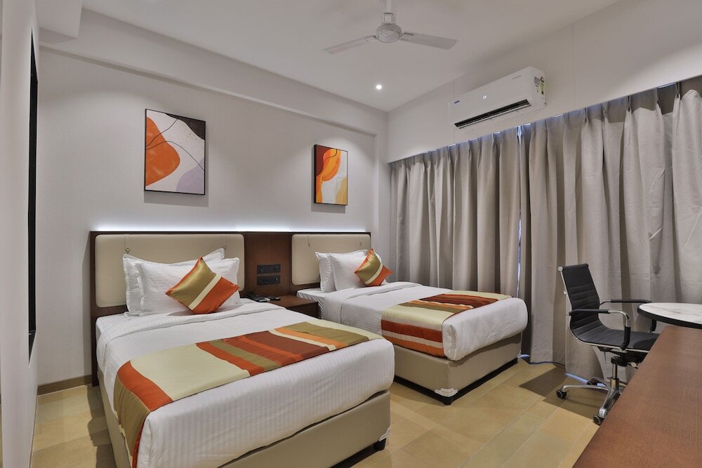 Сурат: Hotel Elements
