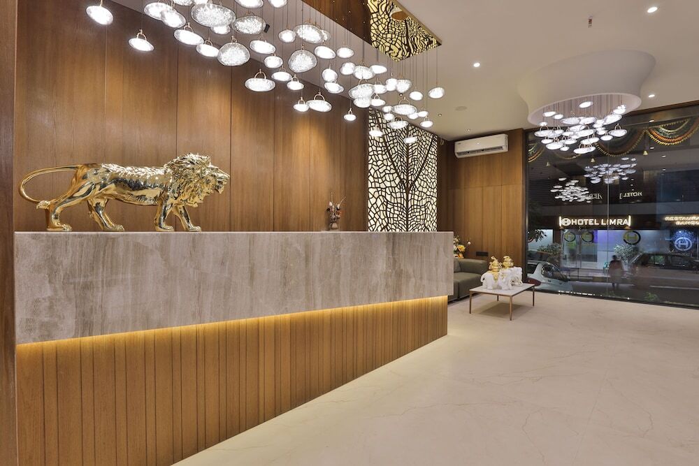 Сурат: Hotel Elements