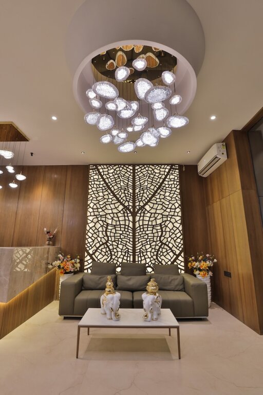 Сурат: Hotel Elements
