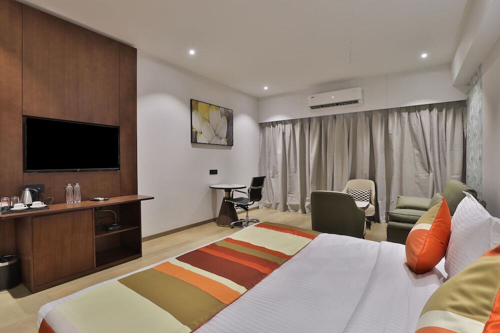 Сурат: Hotel Elements