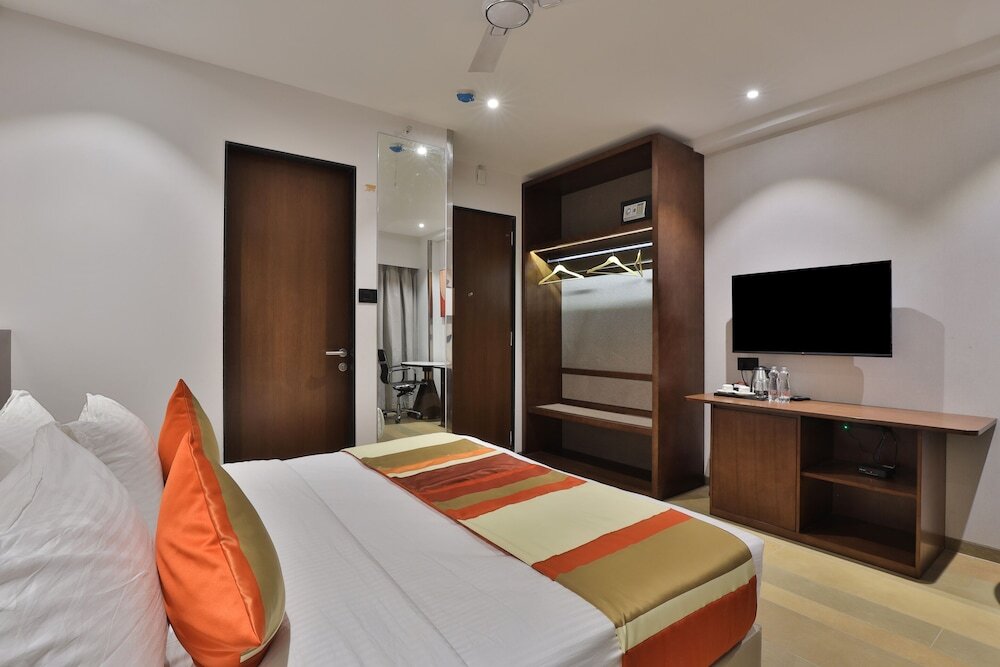 Сурат: Hotel Elements