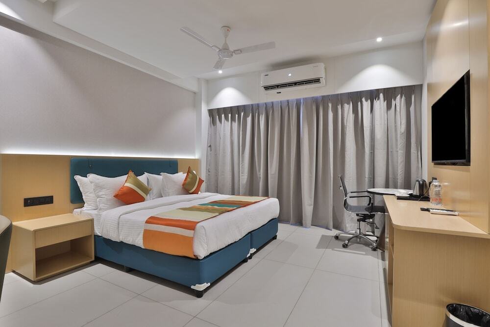 Сурат: Hotel Elements