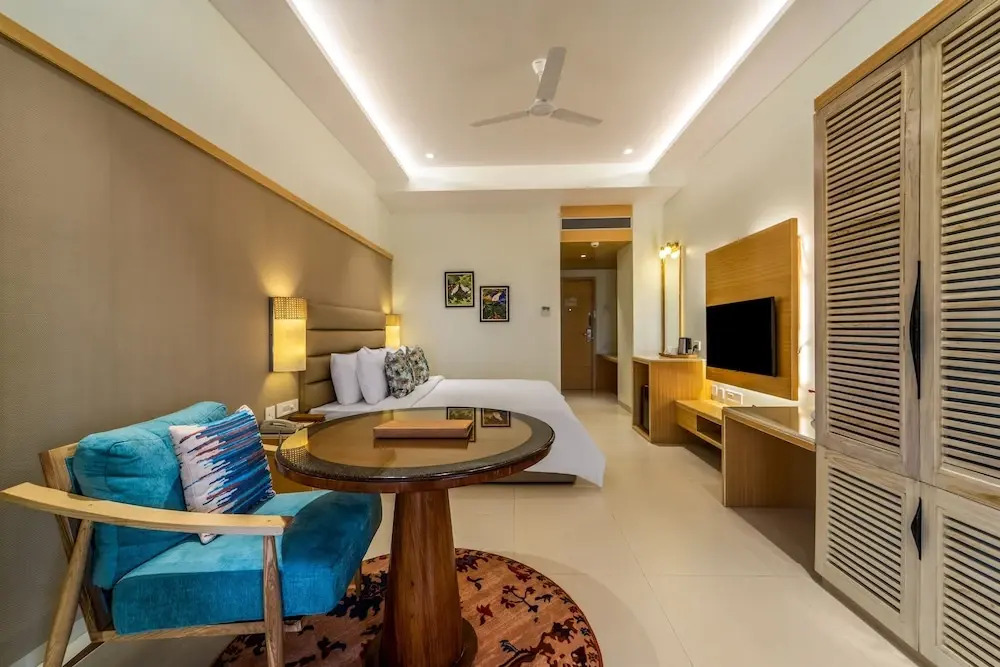Орай: Shyama Sarovar Portico