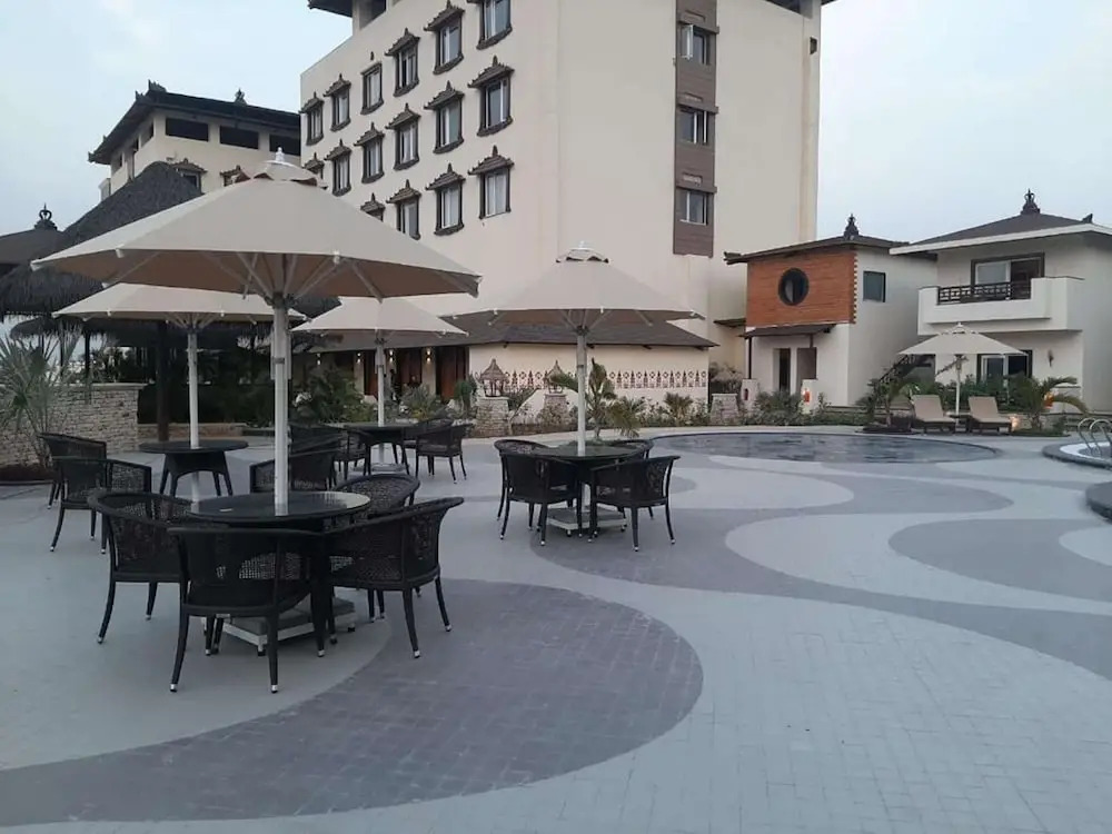 Орай: Shyama Sarovar Portico