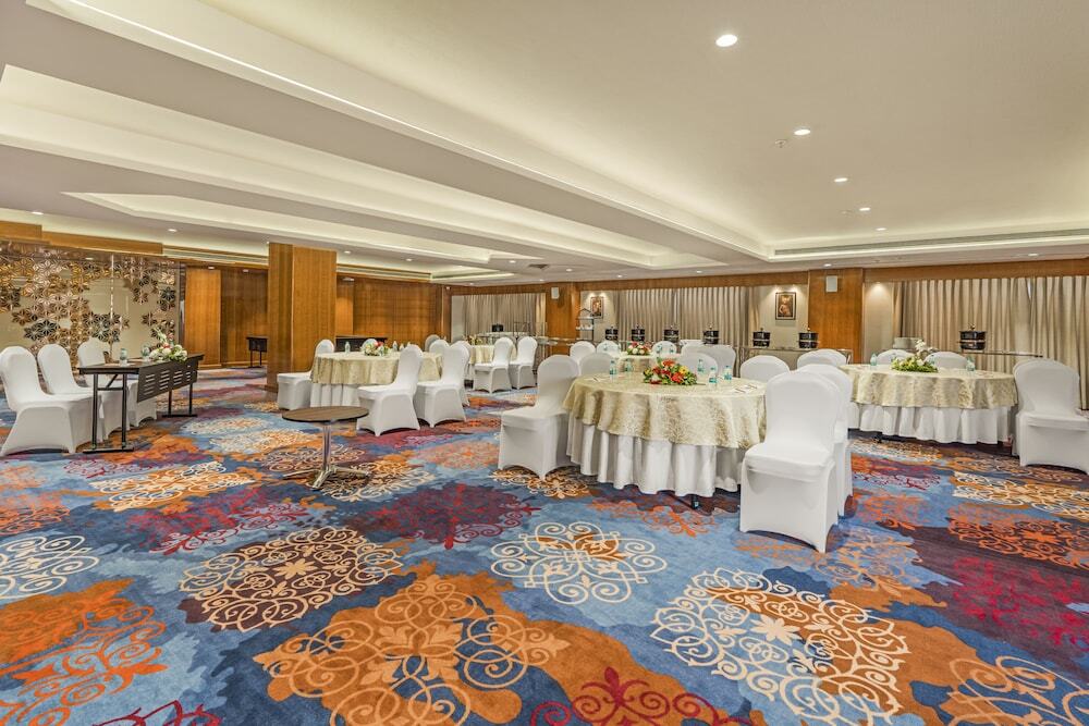 Орай: Shyama Sarovar Portico