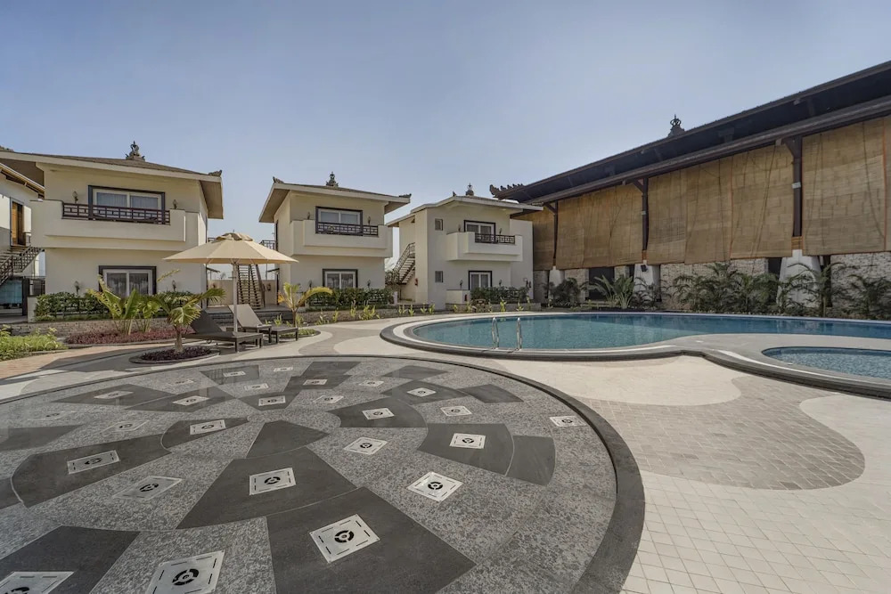 Орай: Shyama Sarovar Portico