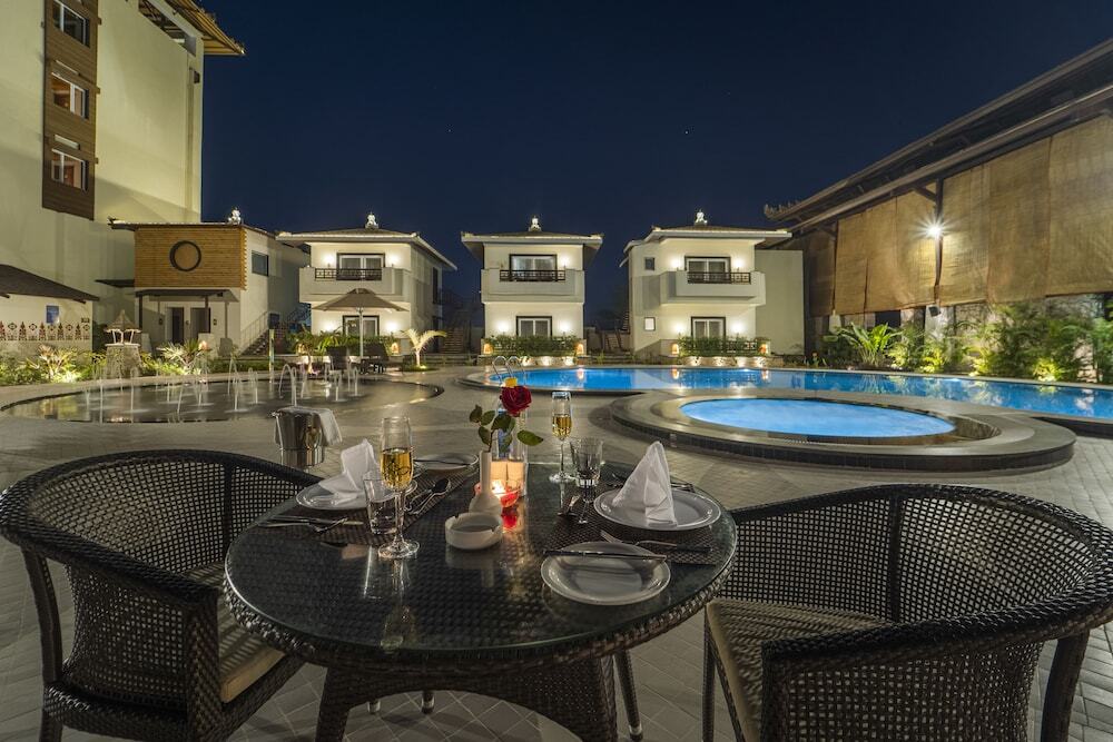 Орай: Shyama Sarovar Portico