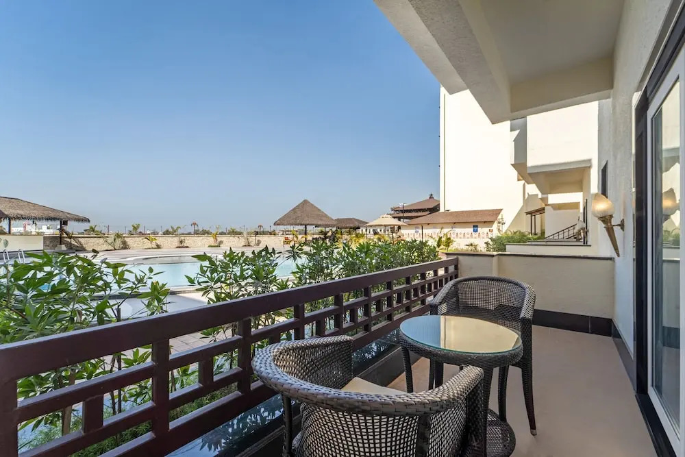 Орай: Shyama Sarovar Portico