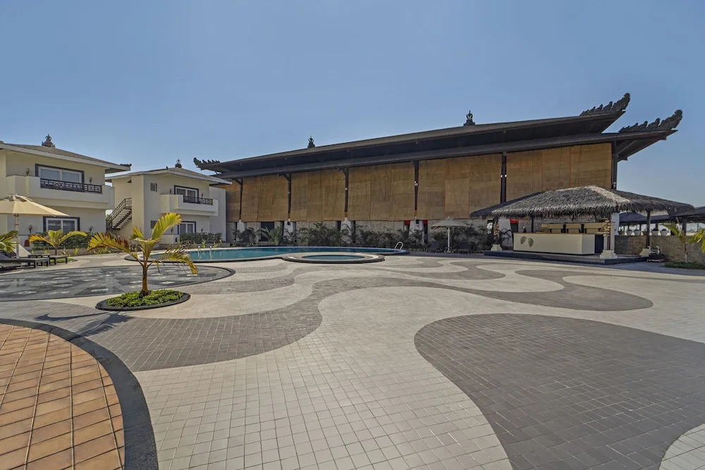 Орай: Shyama Sarovar Portico