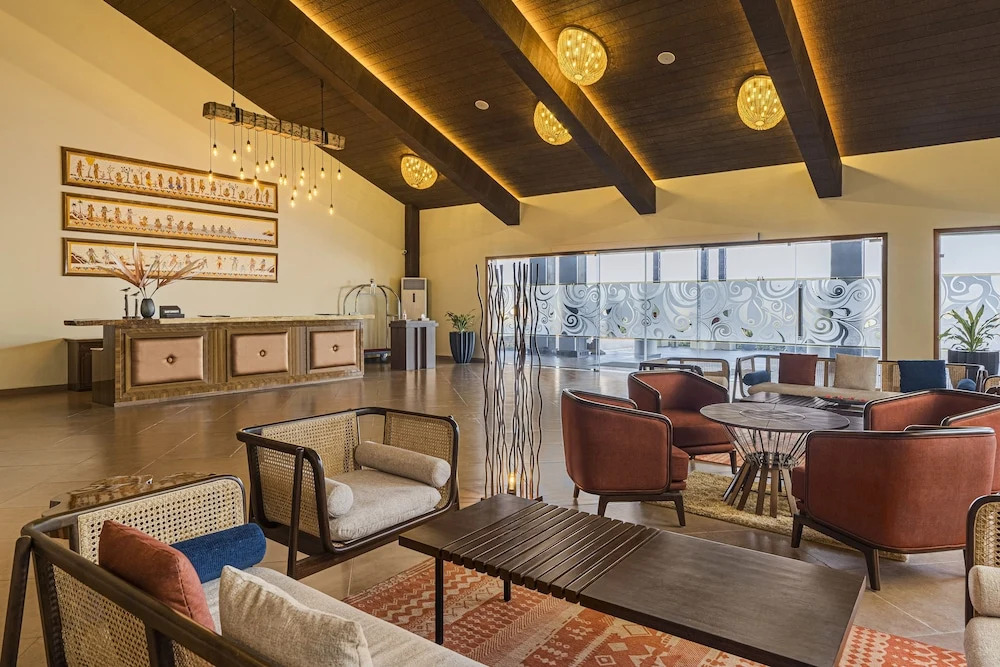 Орай: Shyama Sarovar Portico