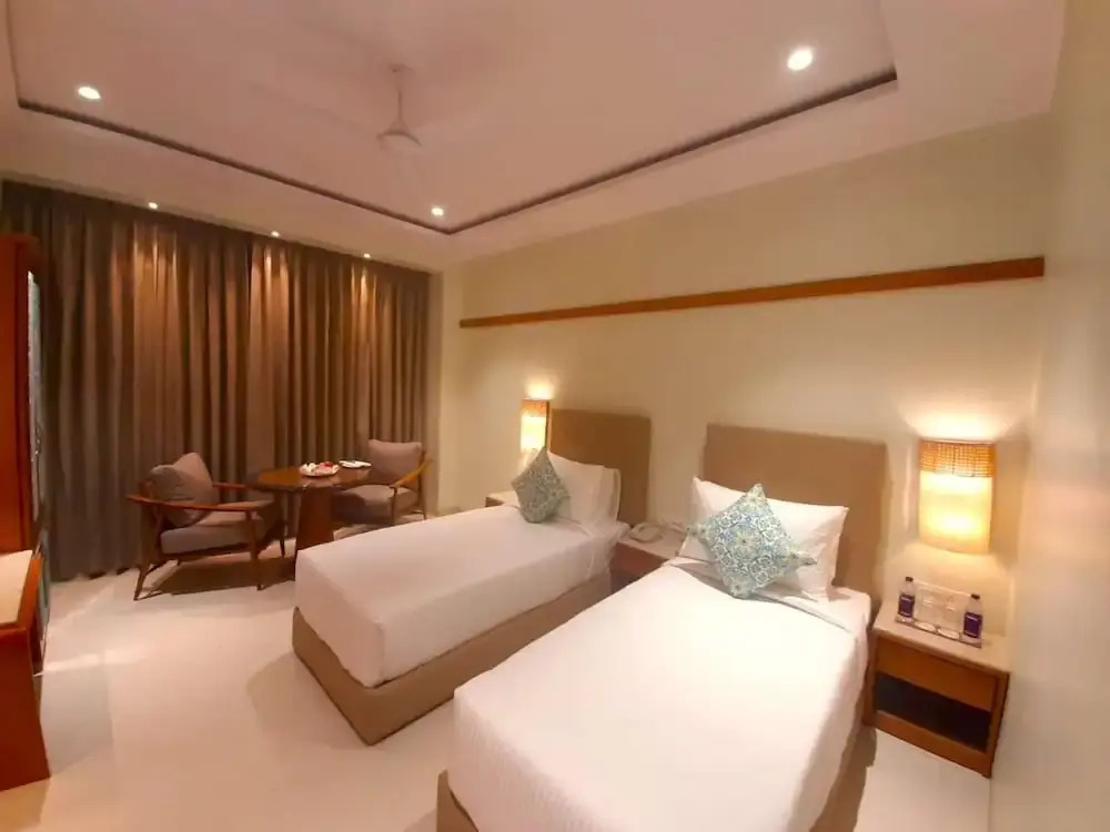 Орай: Shyama Sarovar Portico
