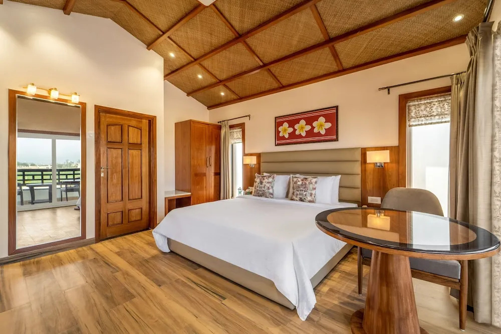 Орай: Shyama Sarovar Portico