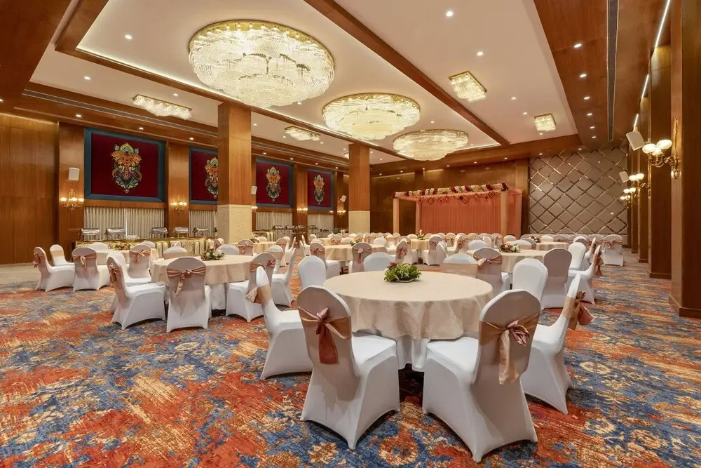 Орай: Shyama Sarovar Portico