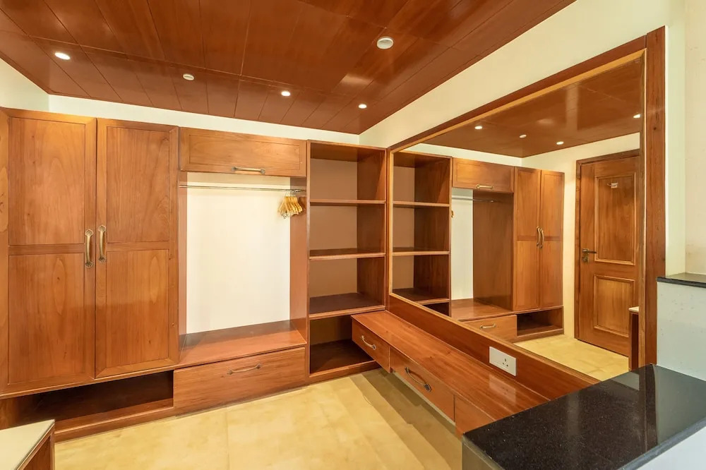 Орай: Shyama Sarovar Portico