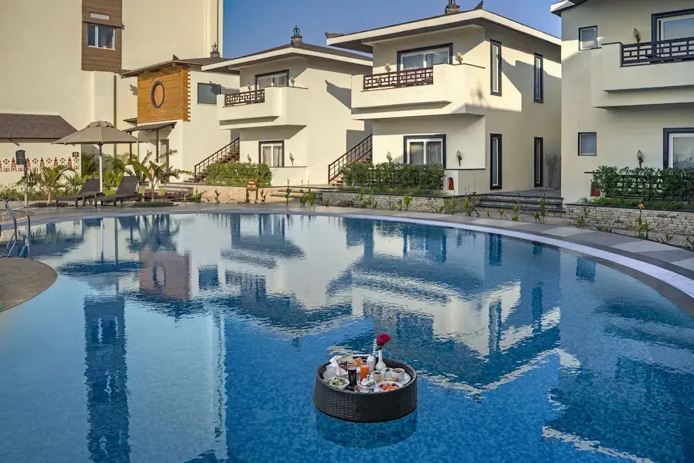 Орай: Shyama Sarovar Portico