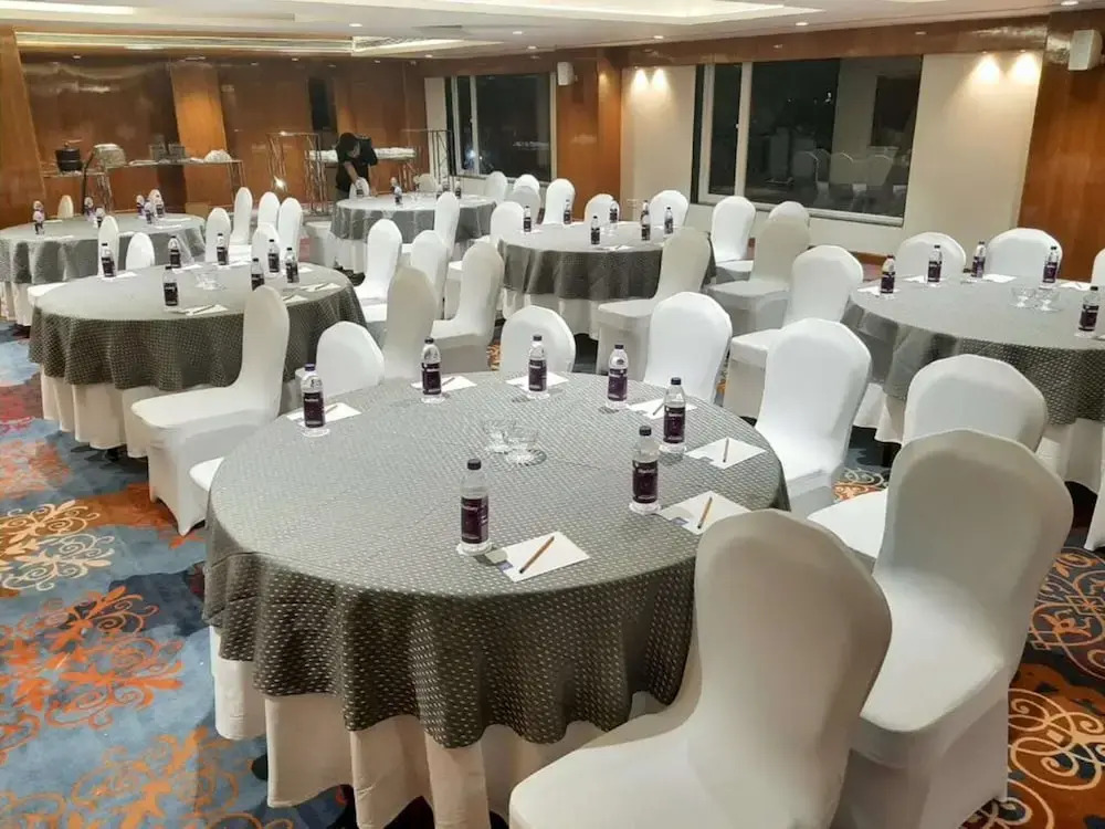 Орай: Shyama Sarovar Portico