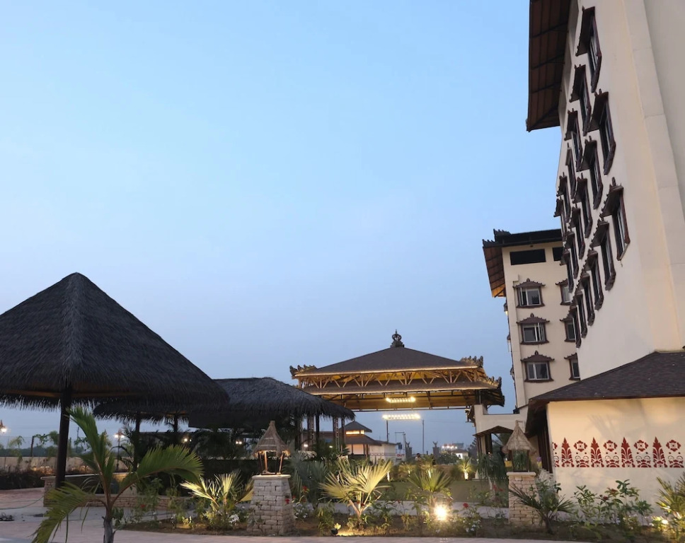 Орай: Shyama Sarovar Portico