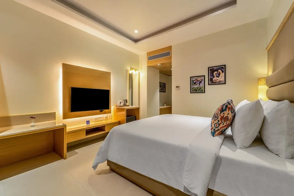 Орай: Shyama Sarovar Portico