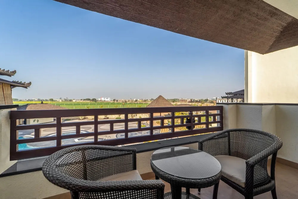 Орай: Shyama Sarovar Portico