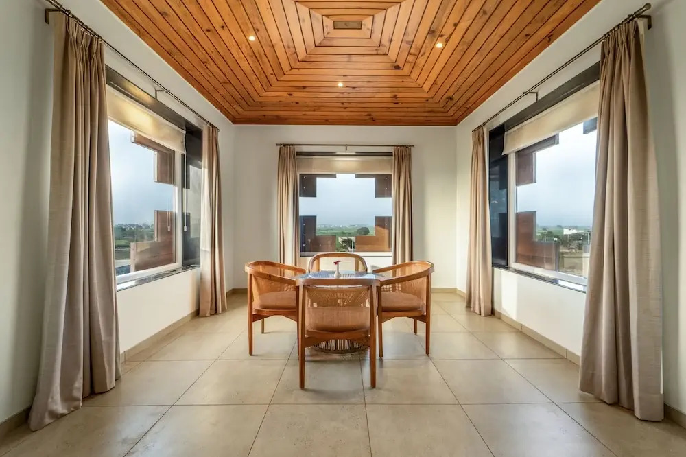 Орай: Shyama Sarovar Portico