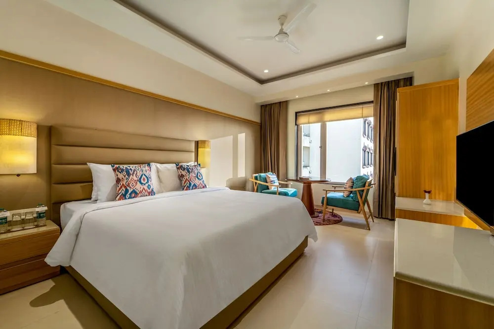 Орай: Shyama Sarovar Portico