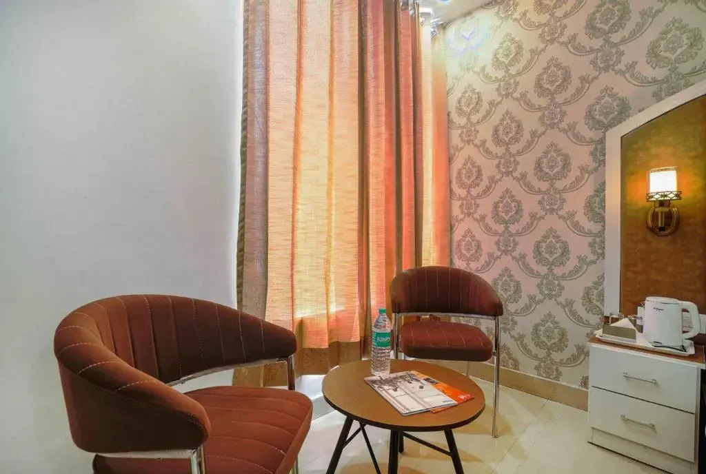 Зиракпур: Hotel Paras