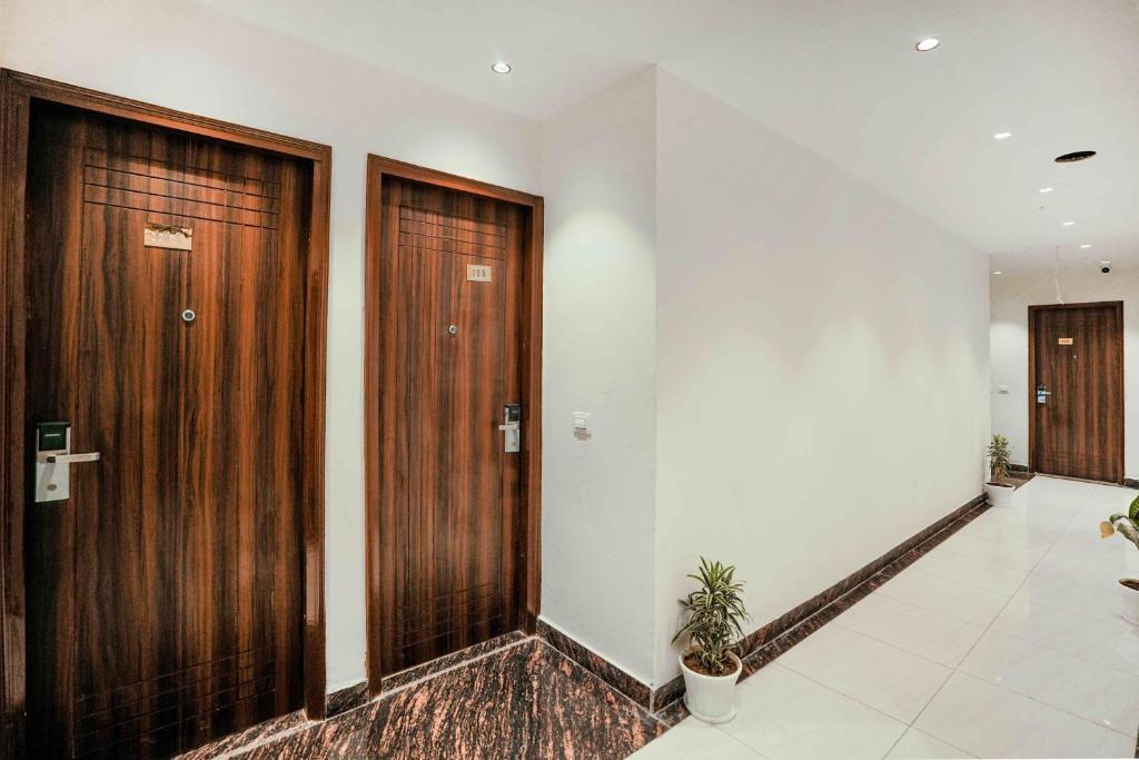 Зиракпур: Hotel Paras