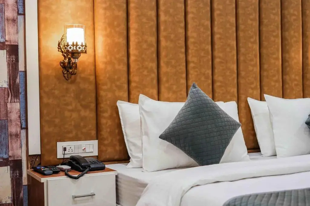 Зиракпур: Hotel Paras