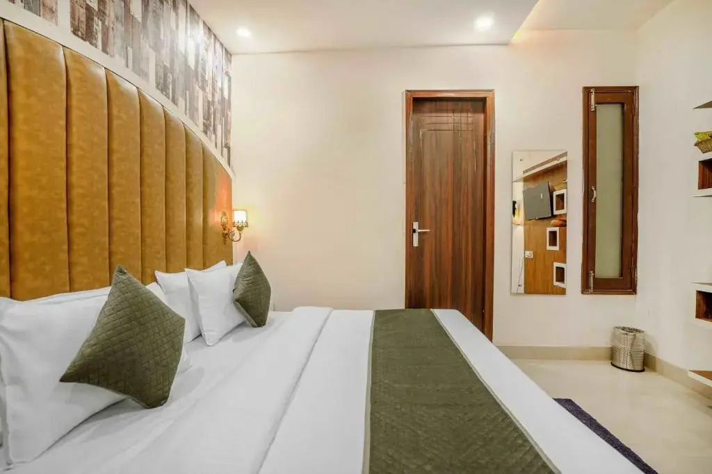 Зиракпур: Hotel Paras
