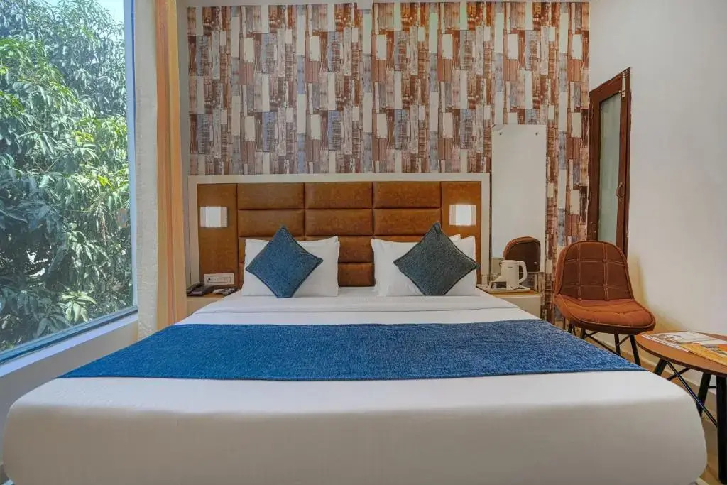 Зиракпур: Hotel Paras