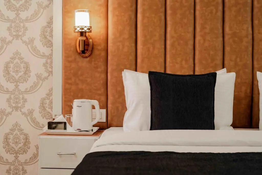 Зиракпур: Hotel Paras