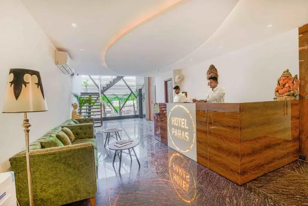 Зиракпур: Hotel Paras