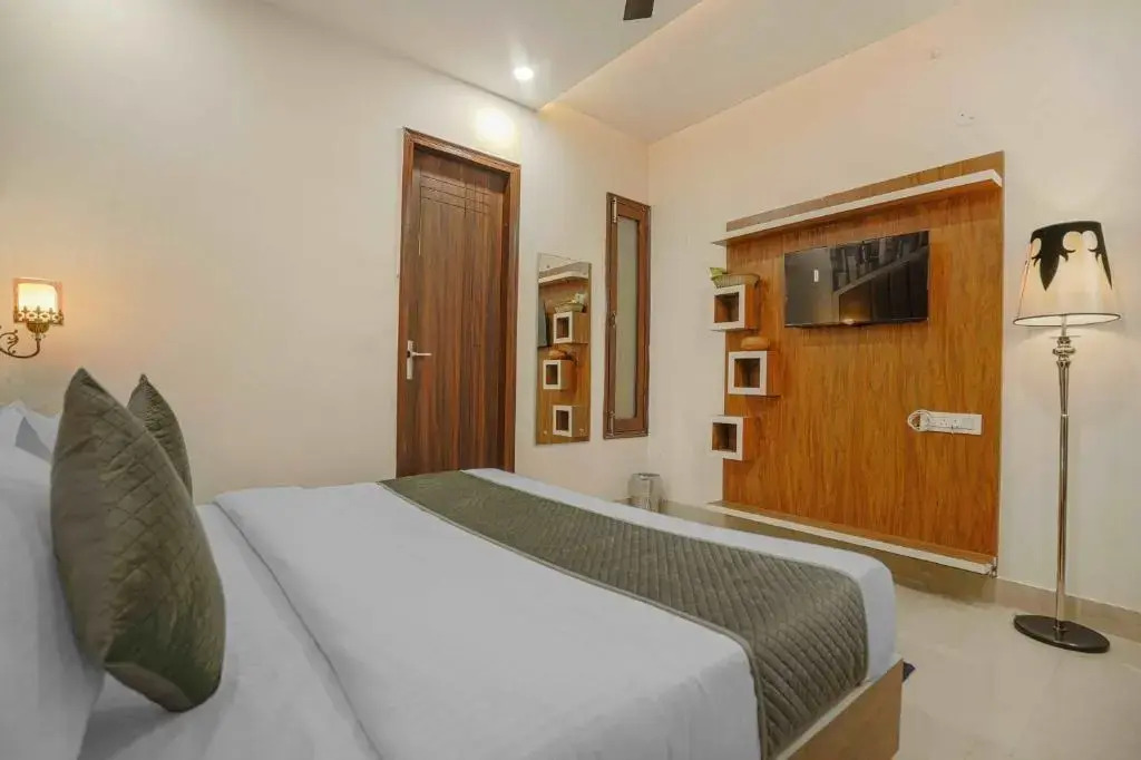 Зиракпур: Hotel Paras