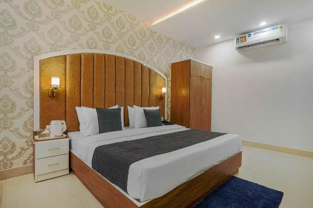 Зиракпур: Hotel Paras