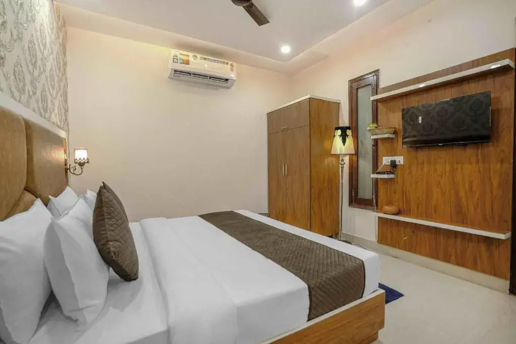 Зиракпур: Hotel Paras