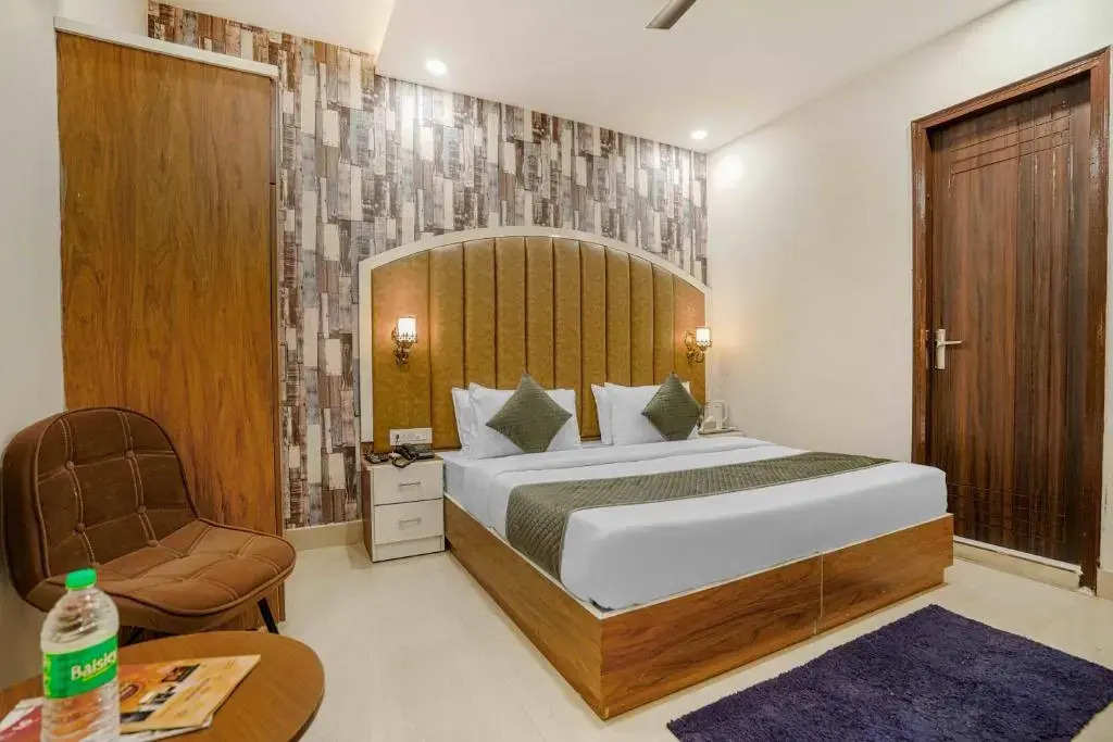 Зиракпур: Hotel Paras