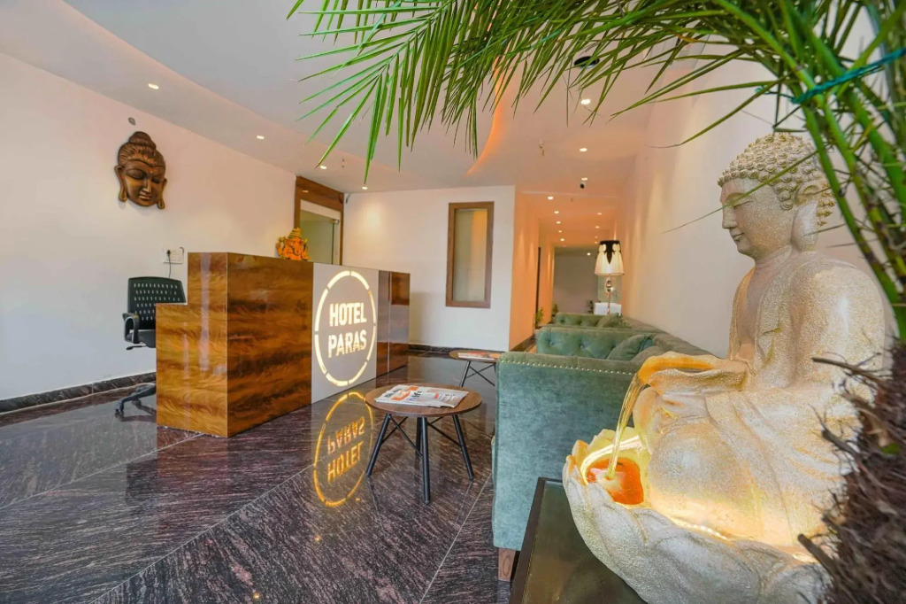 Зиракпур: Hotel Paras