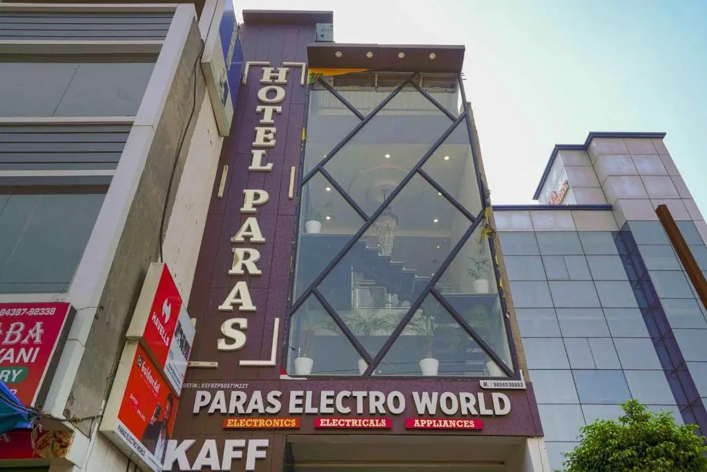 Зиракпур: Hotel Paras
