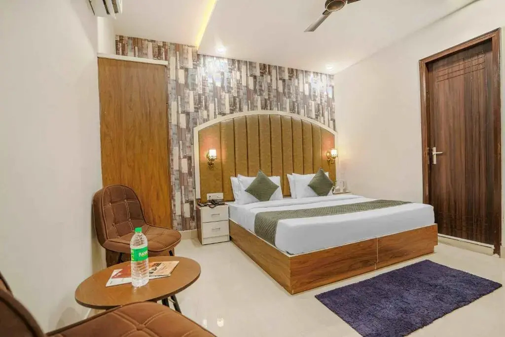 Зиракпур: Hotel Paras