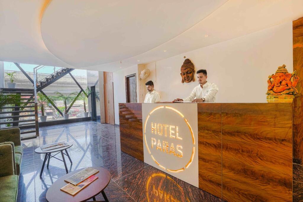 Зиракпур: Hotel Paras