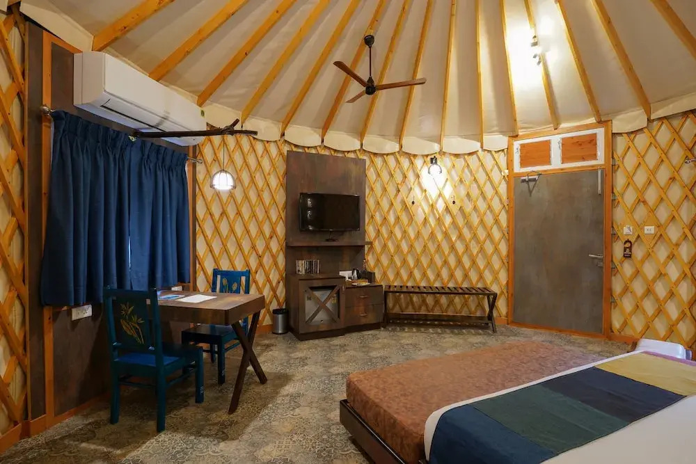 Баихар: Tathastu Kanha