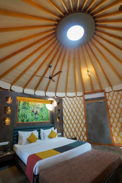Баихар: Tathastu Kanha