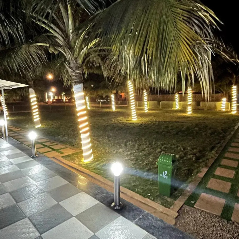 Шривардхан: Beach Village Resort