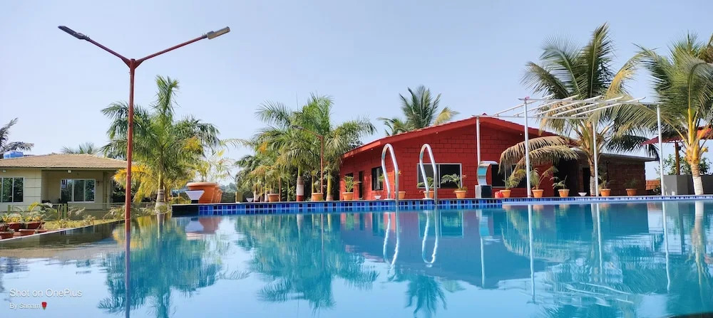 Шривардхан: Beach Village Resort